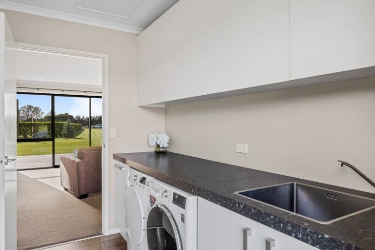 Photo of property in 39 Kairau Road East, Brixton, New Plymouth, 4373