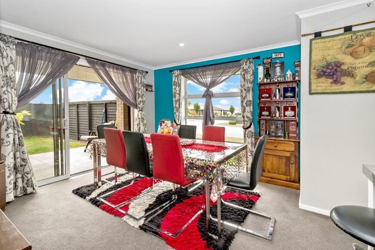 Photo of property in 21 Shillingford Boulevard, Rolleston, 7615