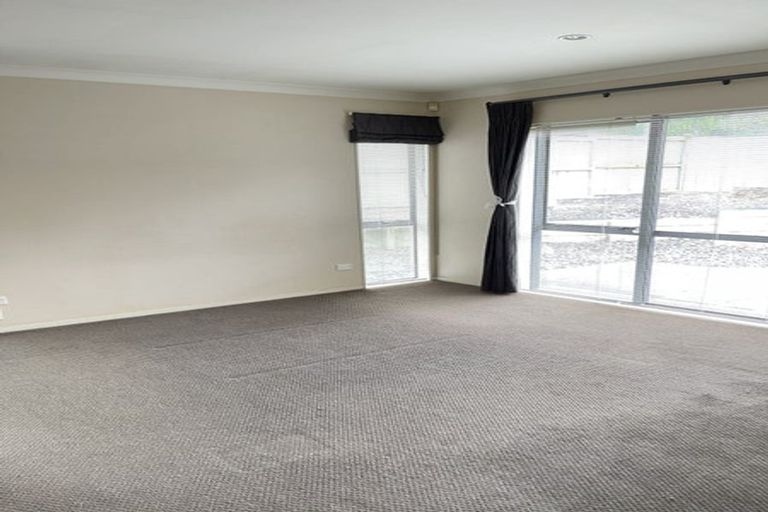 Photo of property in 4 Walter Haddrell Crescent, Flat Bush, Auckland, 2016