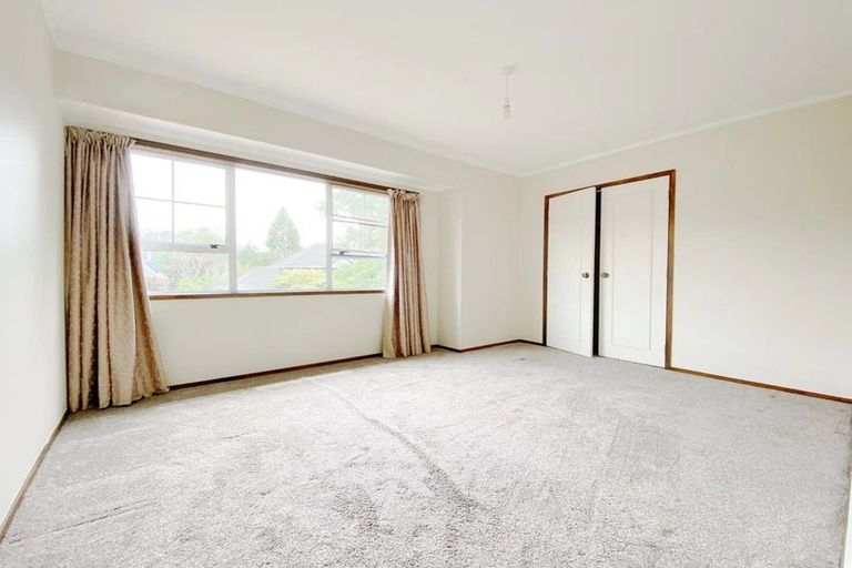 Photo of property in 11 Ravenstone Place, Chatswood, Auckland, 0626