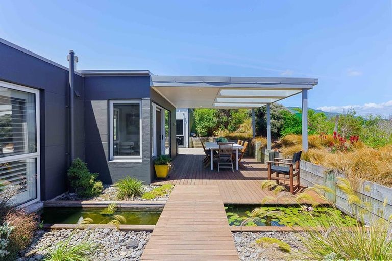 Photo of property in 104 Raukawa Road, Peka Peka, Waikanae, 5391