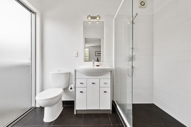 Photo of property in 242a Forrest Hill Road, Forrest Hill, Auckland, 0620