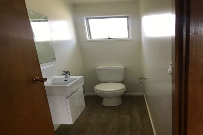 Photo of property in 1/15 Glastron Place, Bayview, Auckland, 0629