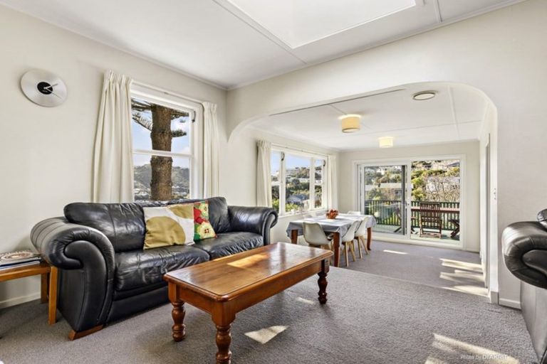Photo of property in 10 Liddel Grove, Island Bay, Wellington, 6023