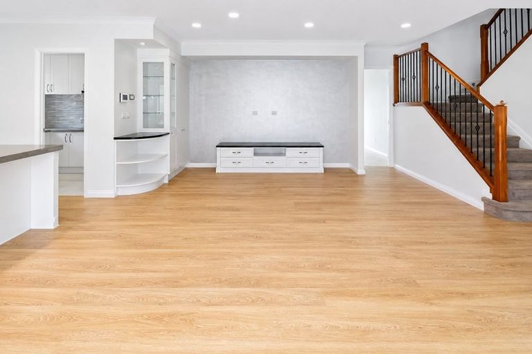 Photo of property in 68 Huntington Park Drive, Greenhithe, Auckland, 0632