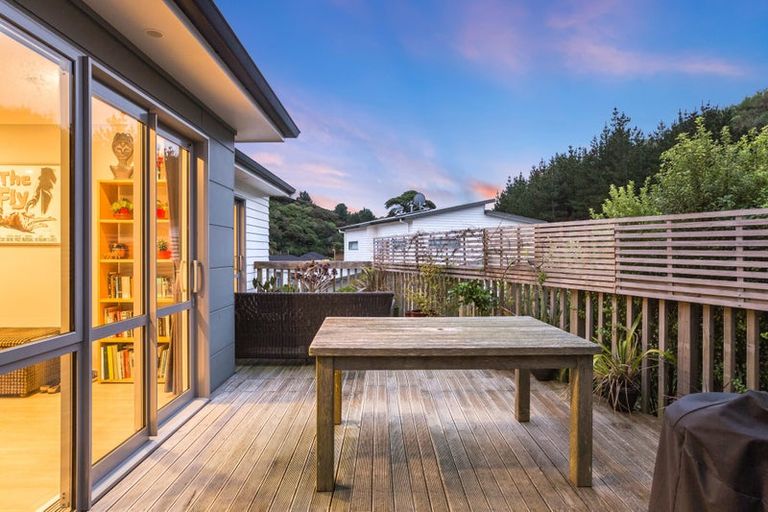 Photo of property in 3 Shoal Place, Whitby, Porirua, 5024