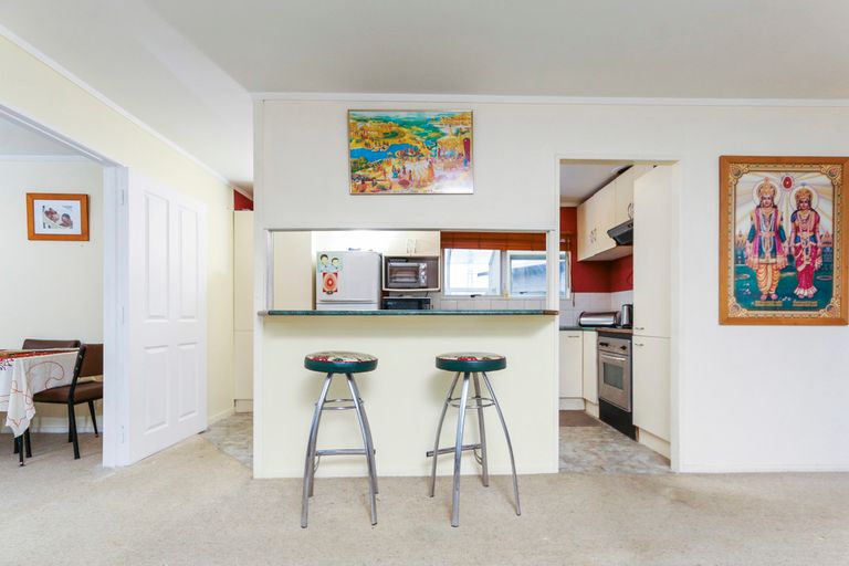 Photo of property in 121 Kemp Road, Massey, Auckland, 0614