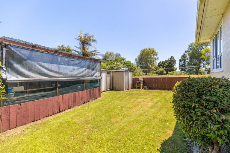 Photo of property in 17 Kairau Road West, Sentry Hill, New Plymouth, 4373