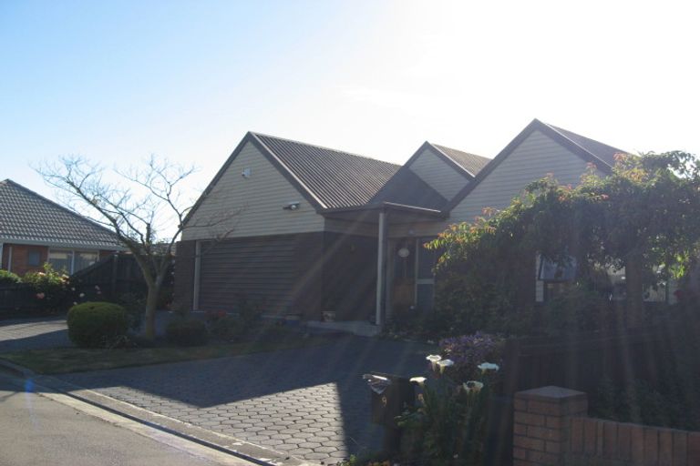 Photo of property in 9 Broadfell Avenue, Avonhead, Christchurch, 8042