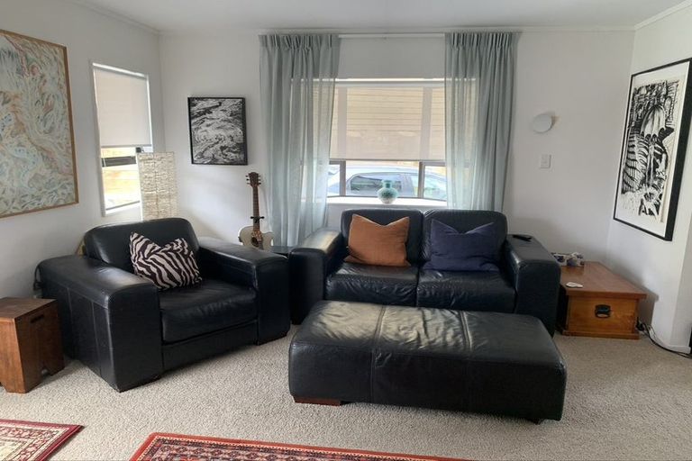 Photo of property in 2/11 Emery Grove, Bayview, Auckland, 0629