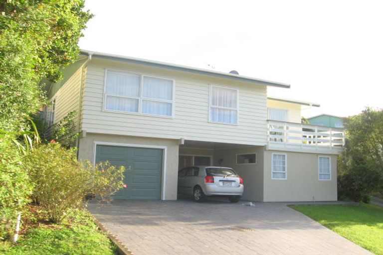 Photo of property in 10 Katarina Grove, Tawa, Wellington, 5028