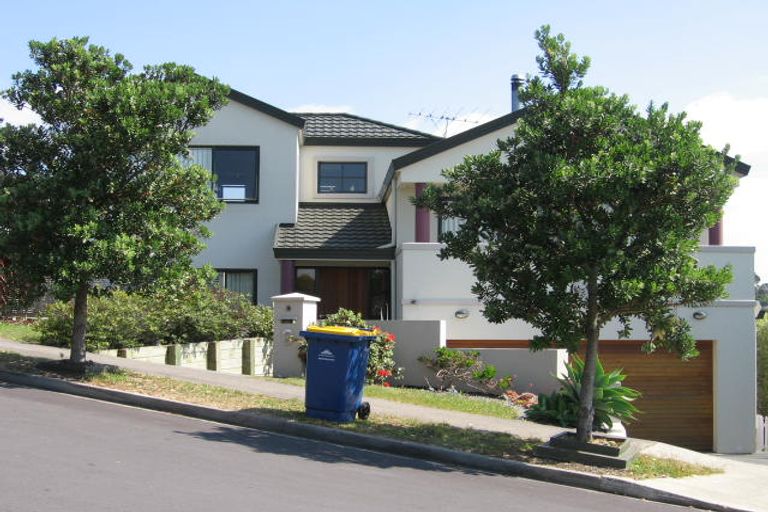 Photo of property in 6 Woodridge Avenue, Northcross, Auckland, 0630