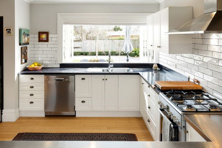 Photo of property in 152 Williams Street, Cambridge, 3434