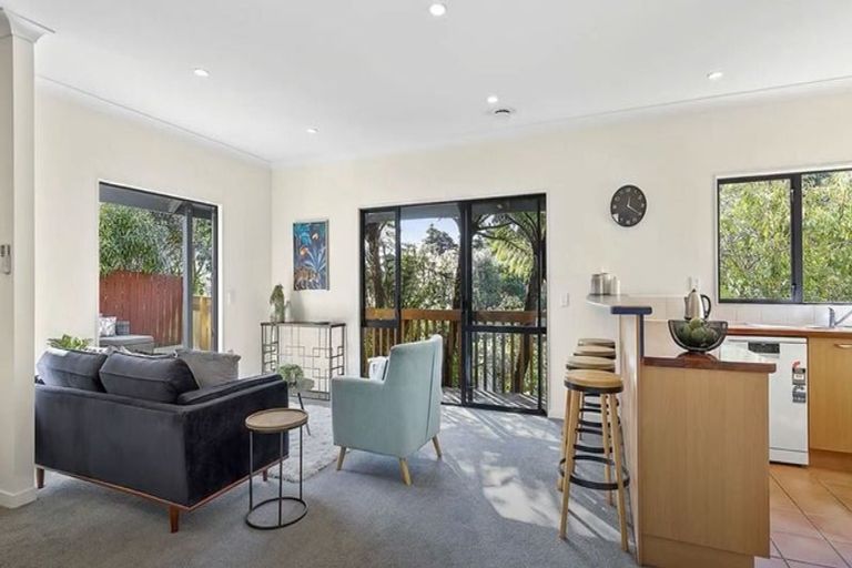 Photo of property in 2/7 Carleton Terrace, Tawa, Wellington, 5028