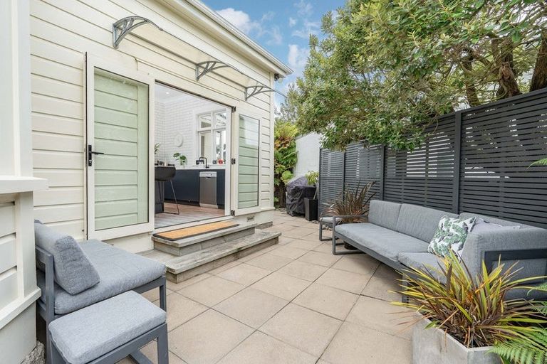 Photo of property in 72 Hargest Crescent, Saint Clair, Dunedin, 9012