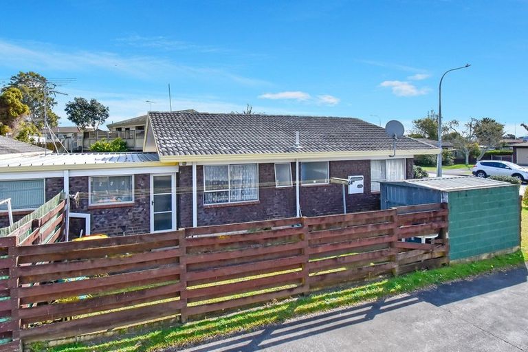 Photo of property in 1/82 Rosehill Drive, Rosehill, Papakura, 2113