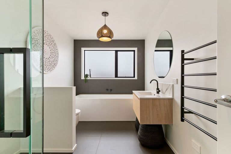 Photo of property in 13 Wheat Street, Jacks Point, Queenstown, 9371