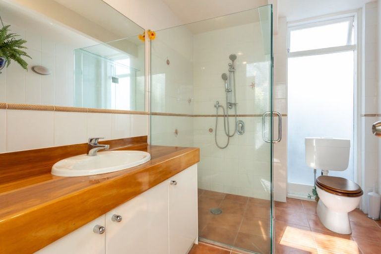 Photo of property in 6 Learmonth Avenue, Birkenhead, Auckland, 0626