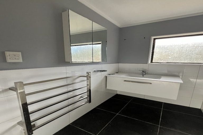 Photo of property in 52c Westhaven Drive, Tawa, Wellington, 5028