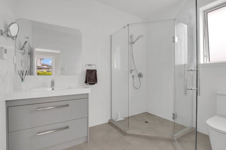 Photo of property in 14 Aporo Drive, Kumeu, 0810