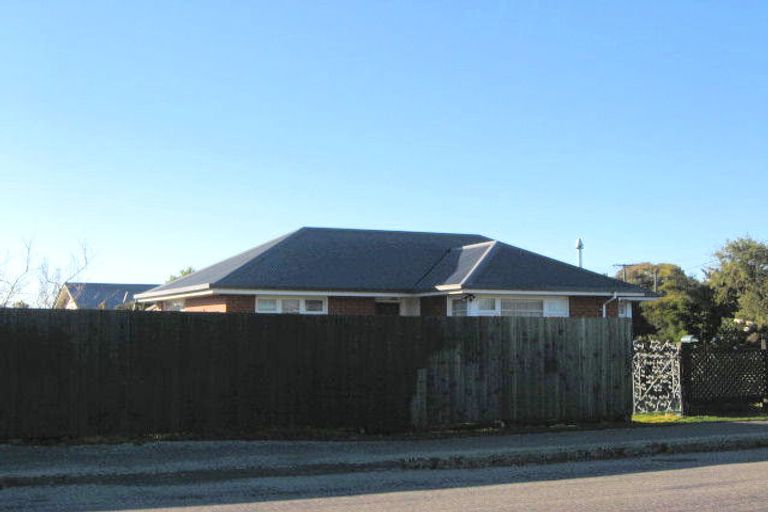 Photo of property in 2/2 Mortlake Street, Islington, Christchurch, 8042