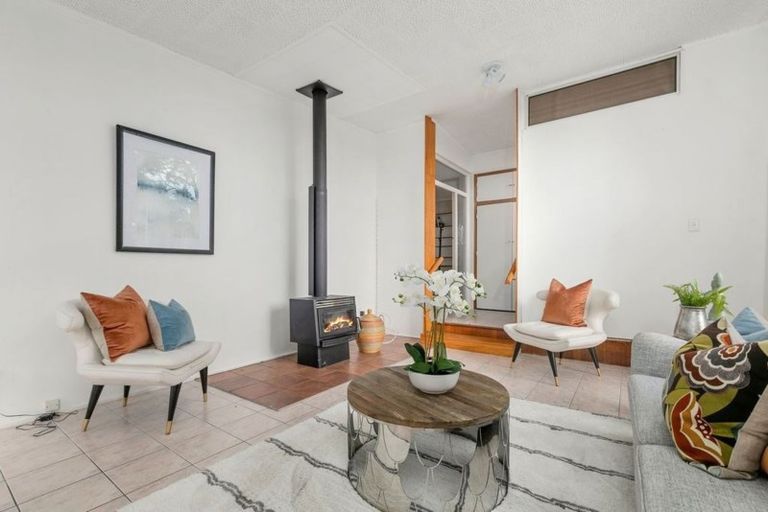 Photo of property in 12 Nor'east Drive, Northcross, Auckland, 0632