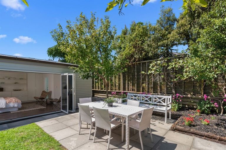 Photo of property in 75a Stanley Point Road, Stanley Point, Auckland, 0624