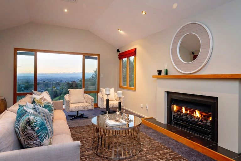 Photo of property in 6 Hikanui Place, Havelock North, 4130