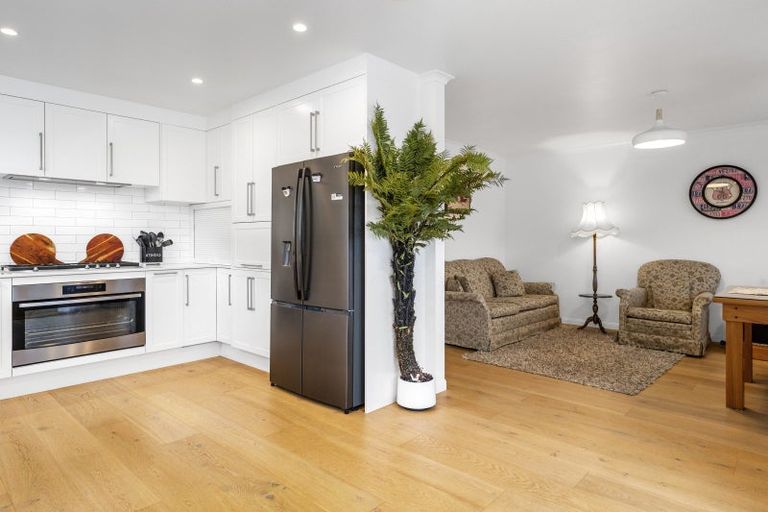 Photo of property in 1 Guildford Place, Bethlehem, Tauranga, 3110