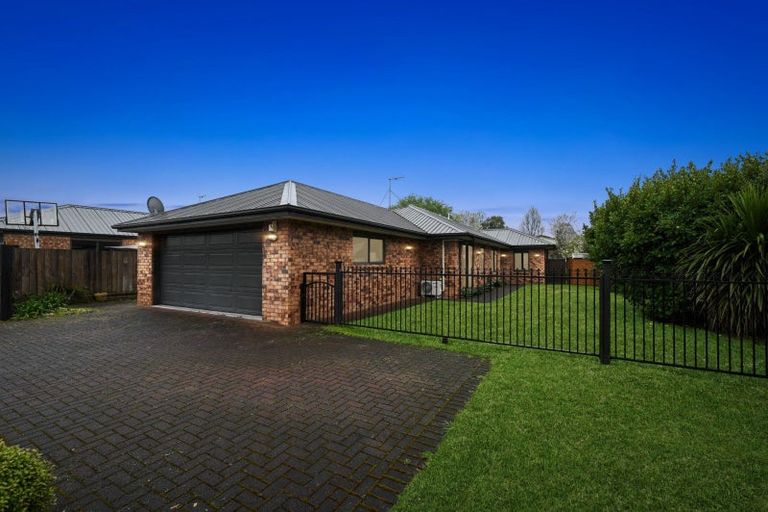 Photo of property in 10 Heaphy Place, Pukehangi, Rotorua, 3015