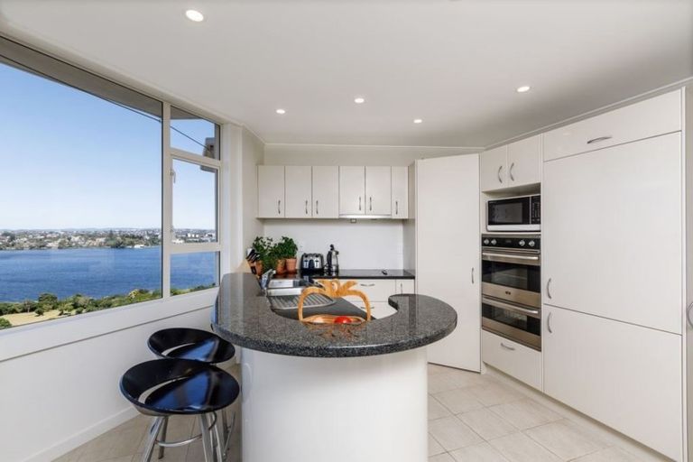 Photo of property in 10/90 Kitchener Road, Milford, Auckland, 0620