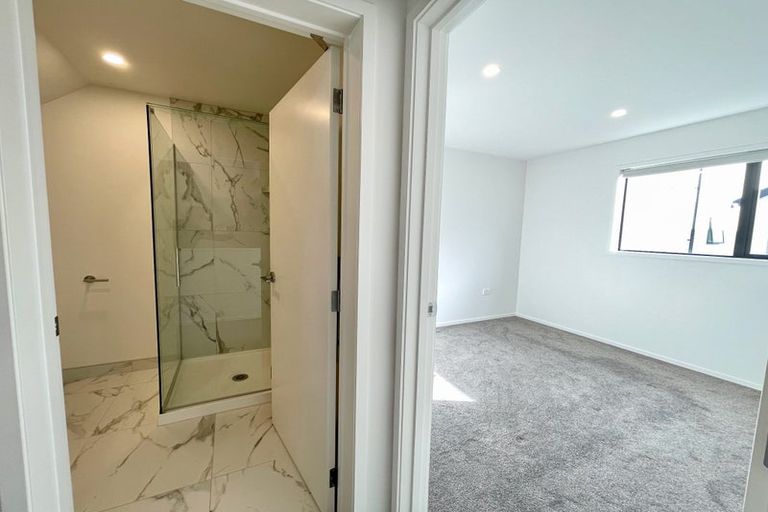 Photo of property in 7/22 Yeovil Road, Te Atatu Peninsula, Auckland, 0610