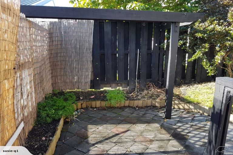 Photo of property in 176 Beach Haven Road, Beach Haven, Auckland, 0626