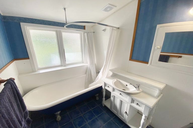 Photo of property in 128 Main North Road, Woodend, 7610