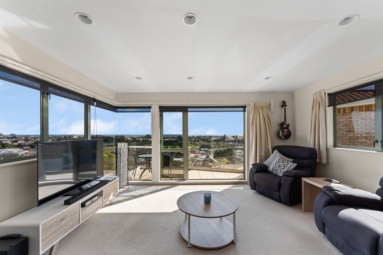 Photo of property in 3a Hillcrest Street, Glen Avon, New Plymouth, 4312