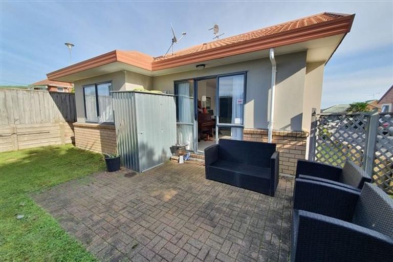 Photo of property in 1/520 Don Buck Road, Westgate, Auckland, 0614