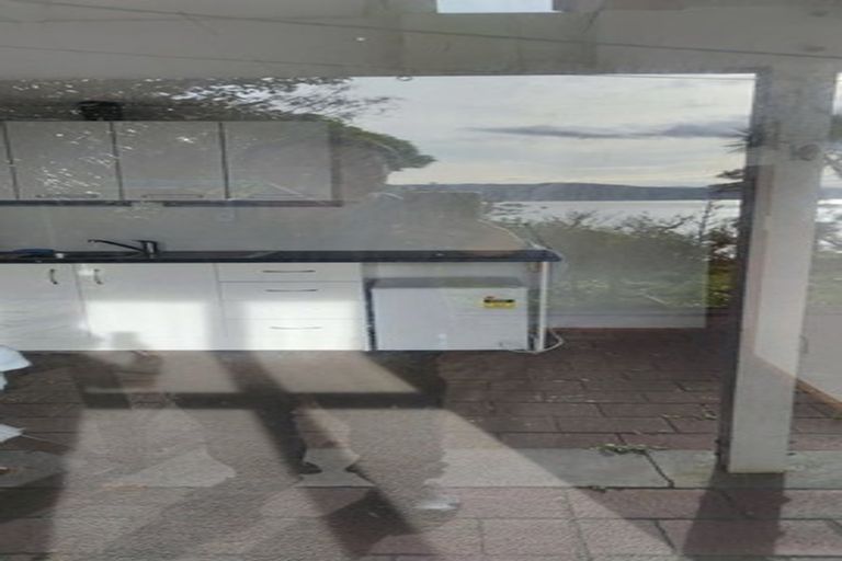 Photo of property in 9 Tai Paku Paku Road, Karaka Bays, Wellington, 6022