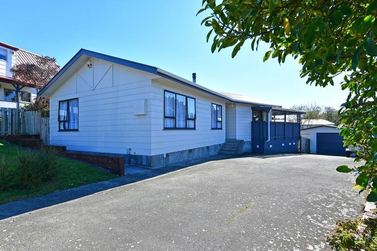 Photo of property in 3 Fenchurch Grove, Stokes Valley, Lower Hutt, 5019