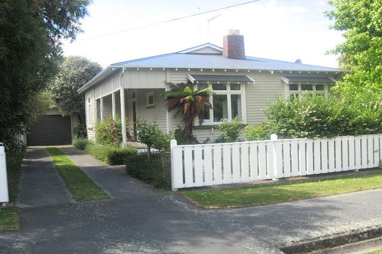 Photo of property in 19 Martin Avenue, Beckenham, Christchurch, 8023