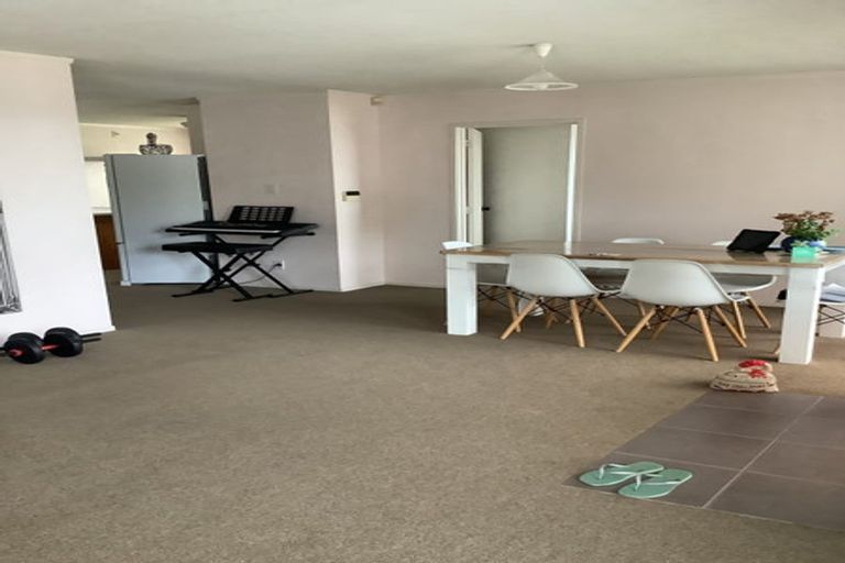 Photo of property in 1/8 Pupuke Road, Hillcrest, Auckland, 0627