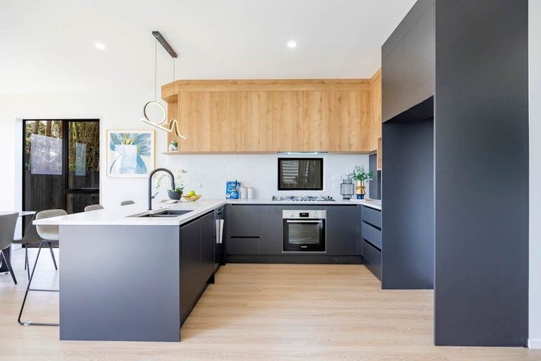 Photo of property in 28c Dellwood Avenue, Henderson, Auckland, 0612