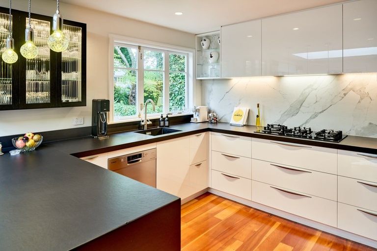 Photo of property in 62 Hobson Street, Thorndon, Wellington, 6011