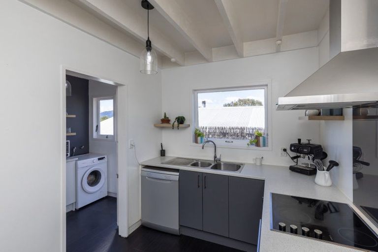 Photo of property in 2 Bermuda Grove, Paraparaumu Beach, Paraparaumu, 5032