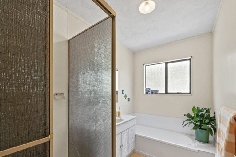 Photo of property in 9 Telephone Road, Birkenhead, Auckland, 0626