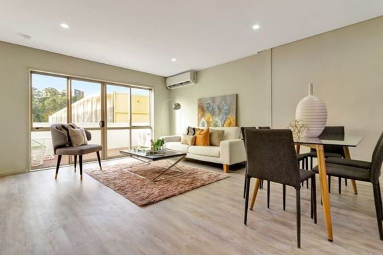 Photo of property in Emery Gardens, 1/4 Ambrico Place, New Lynn, Auckland, 0600