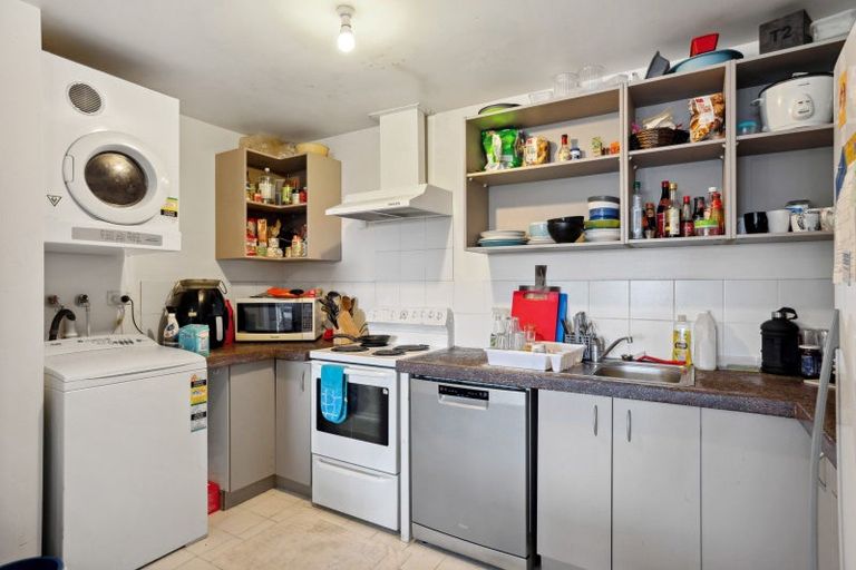 Photo of property in 6 Wynyard Crescent, Fernhill, Queenstown, 9300