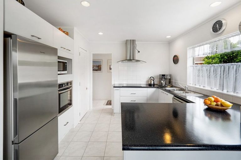 Photo of property in 2/5 Headcorn Place, Botany Downs, Auckland, 2010