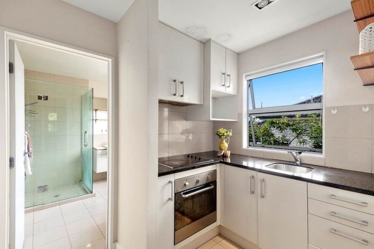 Photo of property in 77 Fairview Avenue, Fairview Heights, Auckland, 0632