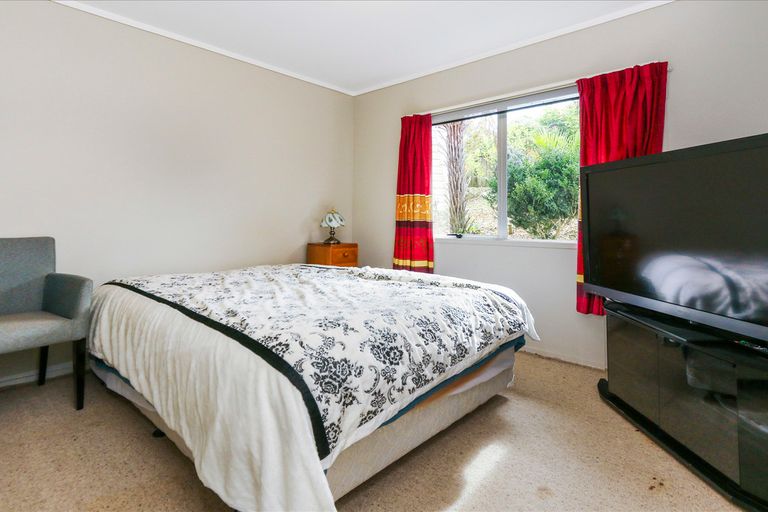 Photo of property in 121 Kemp Road, Massey, Auckland, 0614