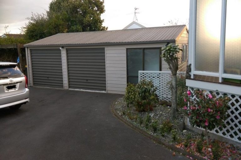 Photo of property in 8 De Quincey Terrace, Highland Park, Auckland, 2010